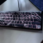 Epic Attack on Titan beast titan artisan keycap set. Observe the beast-form sculpture, vivid backlit translucent details, and intricate craftsmanship.