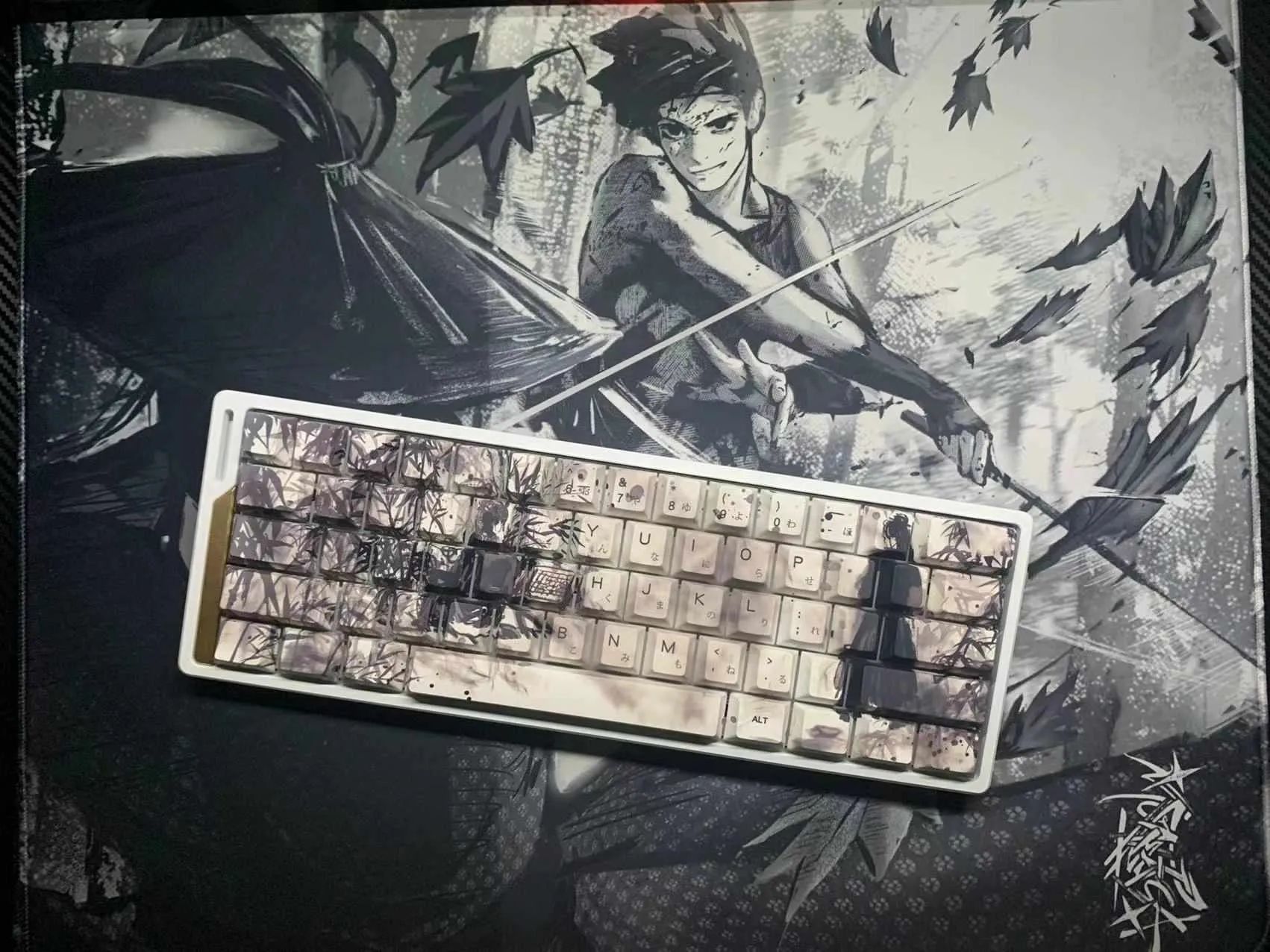 bamboo-grove-chess-cherry-keycap-set-upfront2