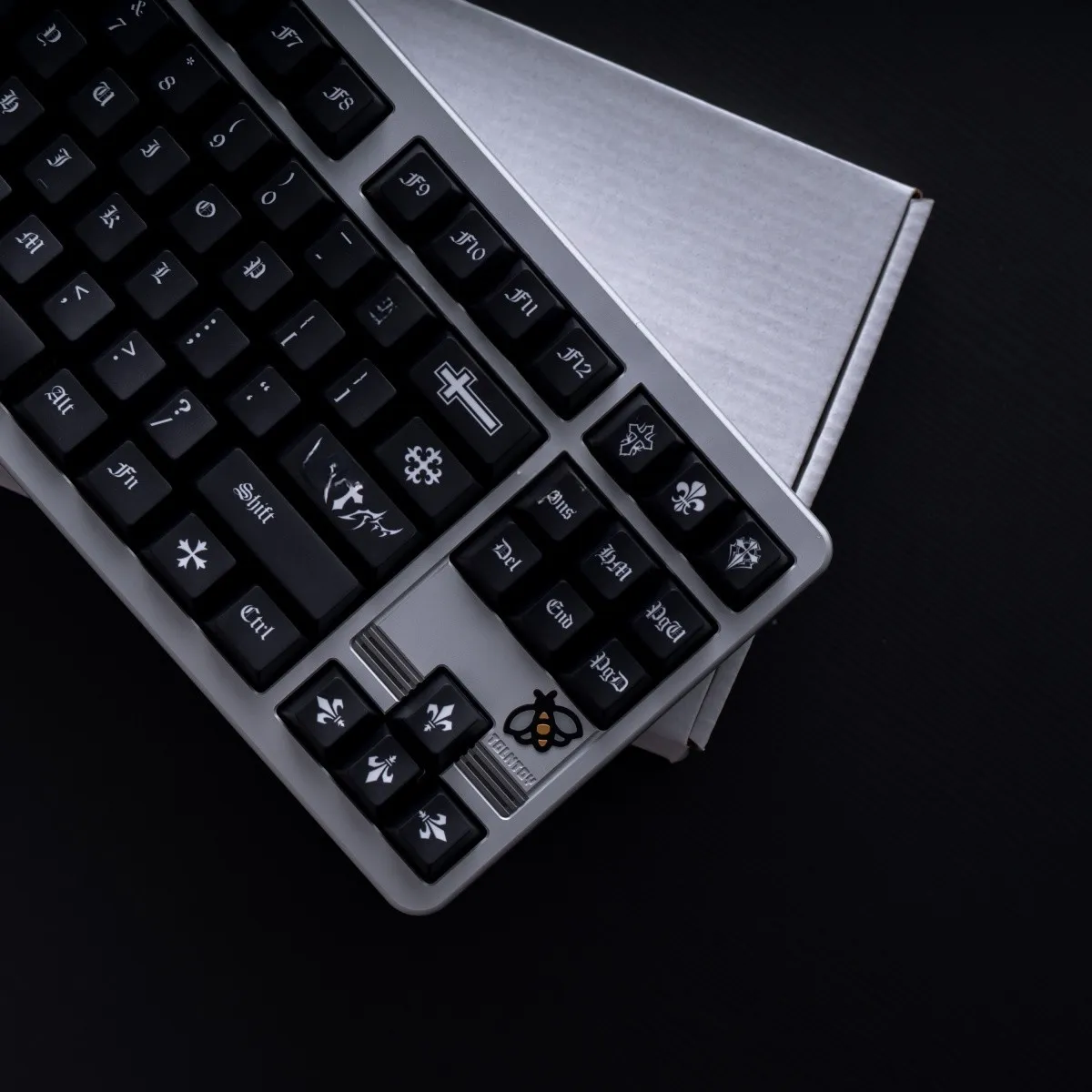 black-chrome-hearts-cherry-keycap-set-right2