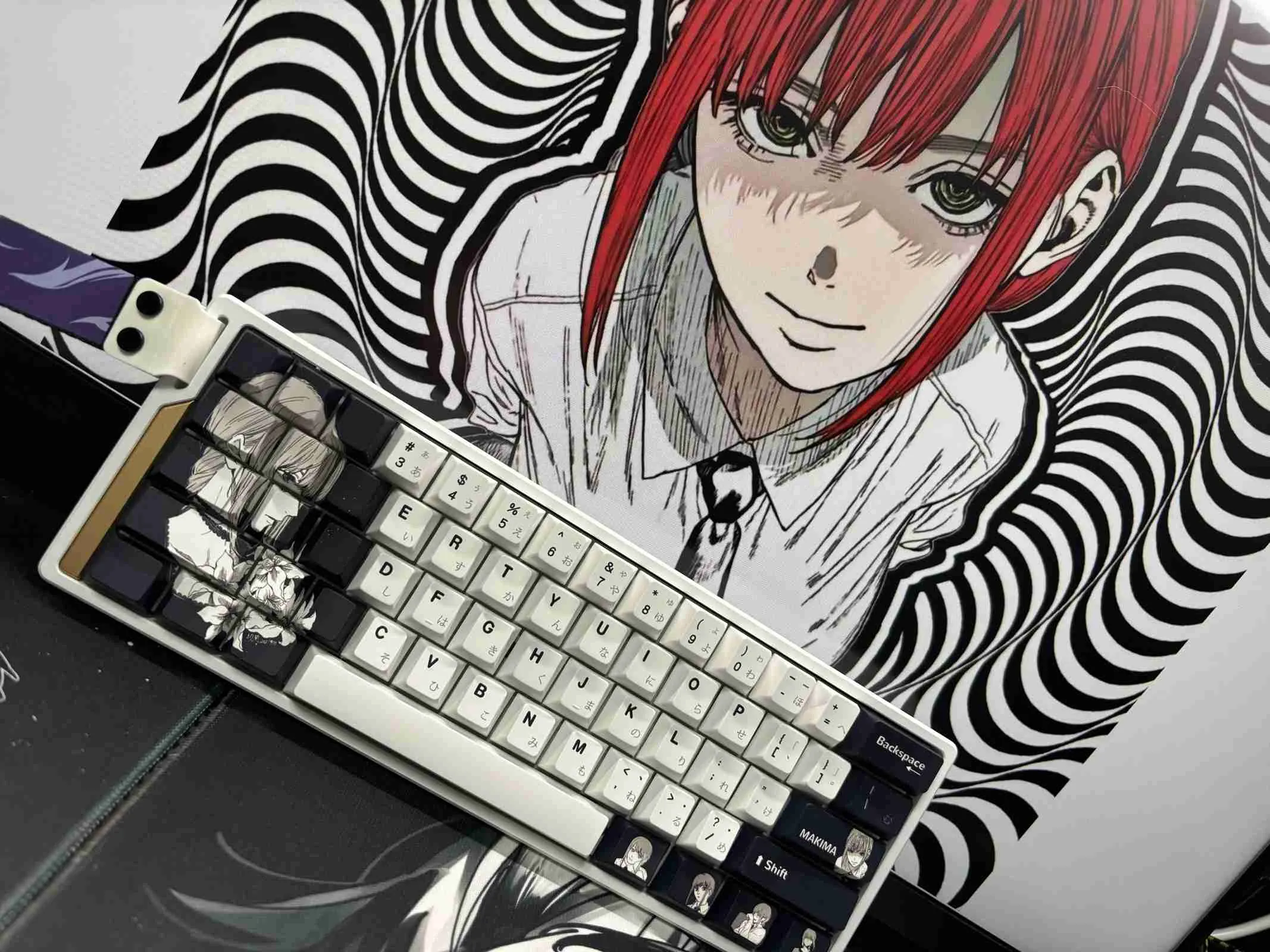 chainsaw-man-makima-themed-cherry-keycapset-upfront