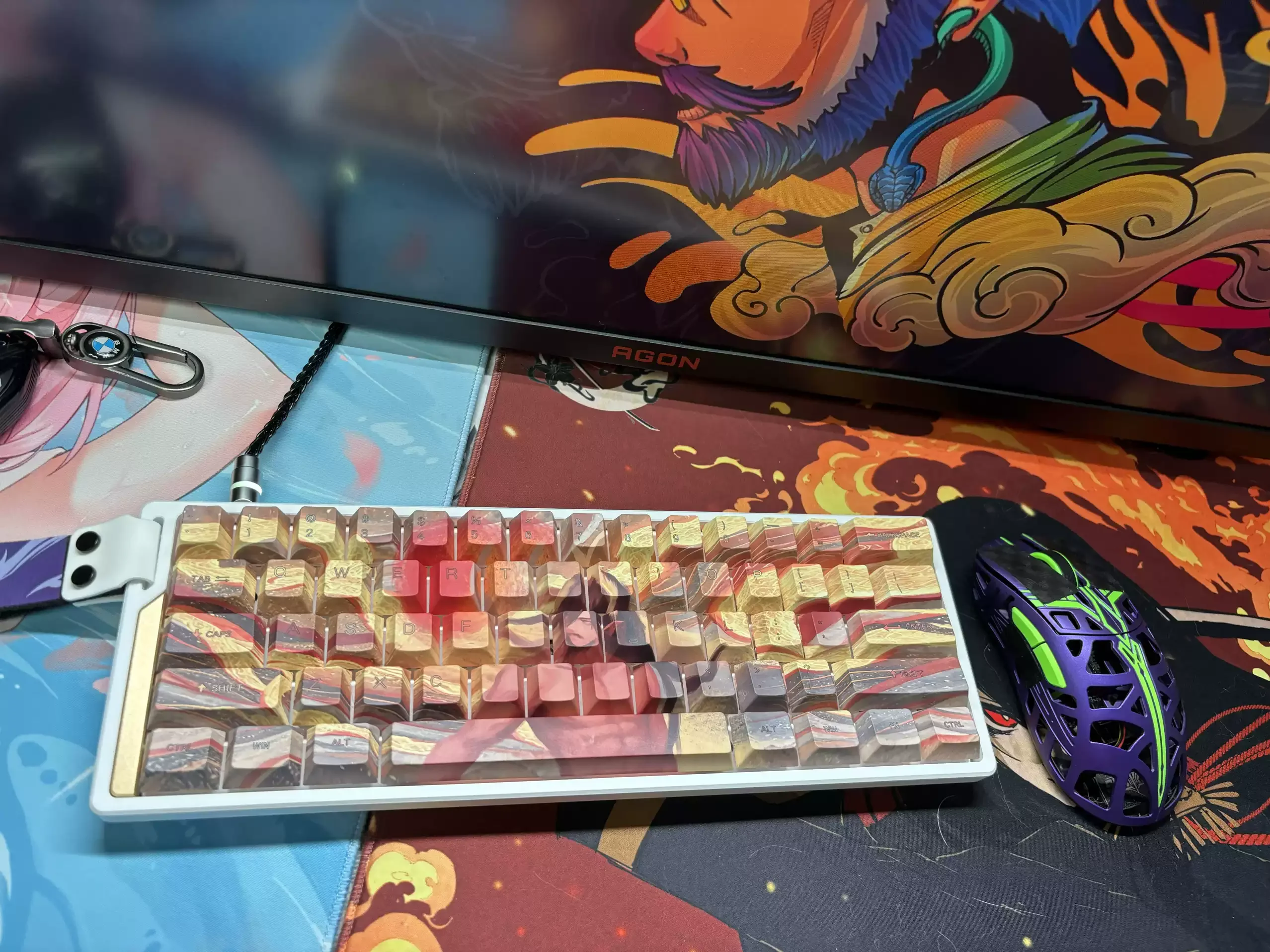 Golden Kuafu chases sun keycap set on five-sided dye-sublimated PBT artisan Kuafu keycap. Intricate ancient Chinese mythological artistry displayed.