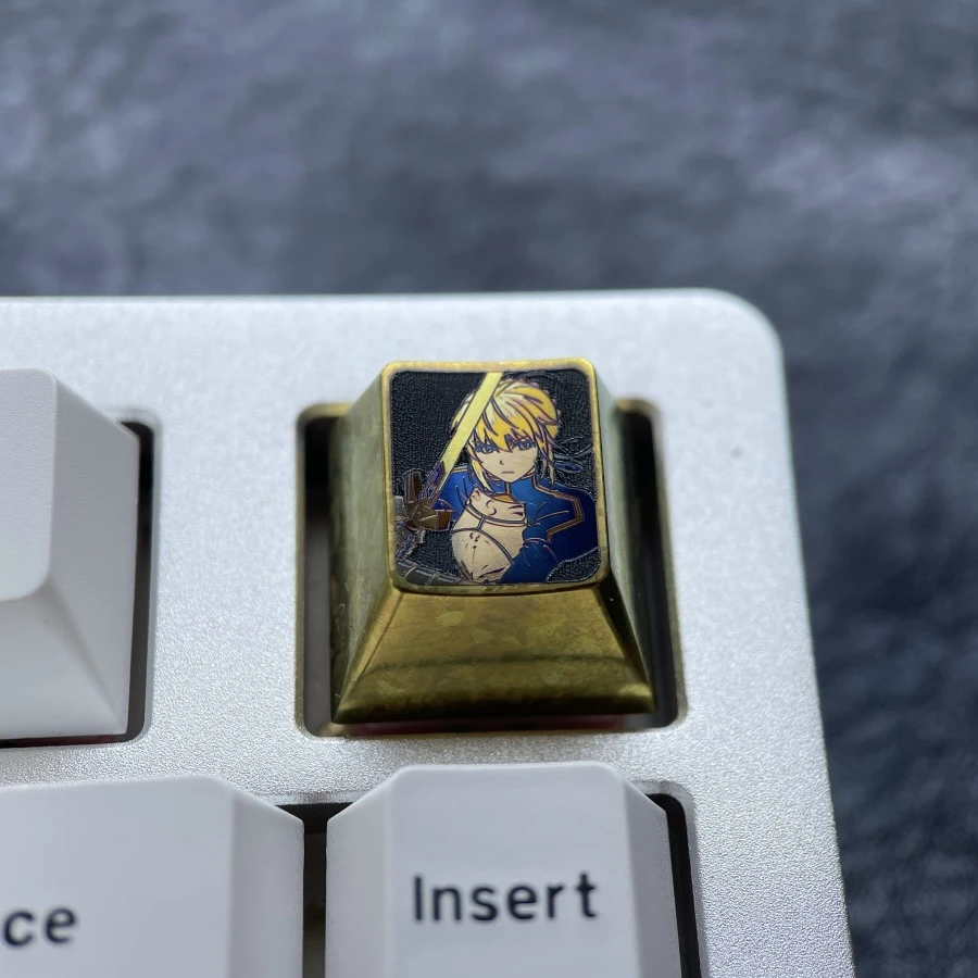 fate-staynight-holding-sword-saber-keycaps-orange2