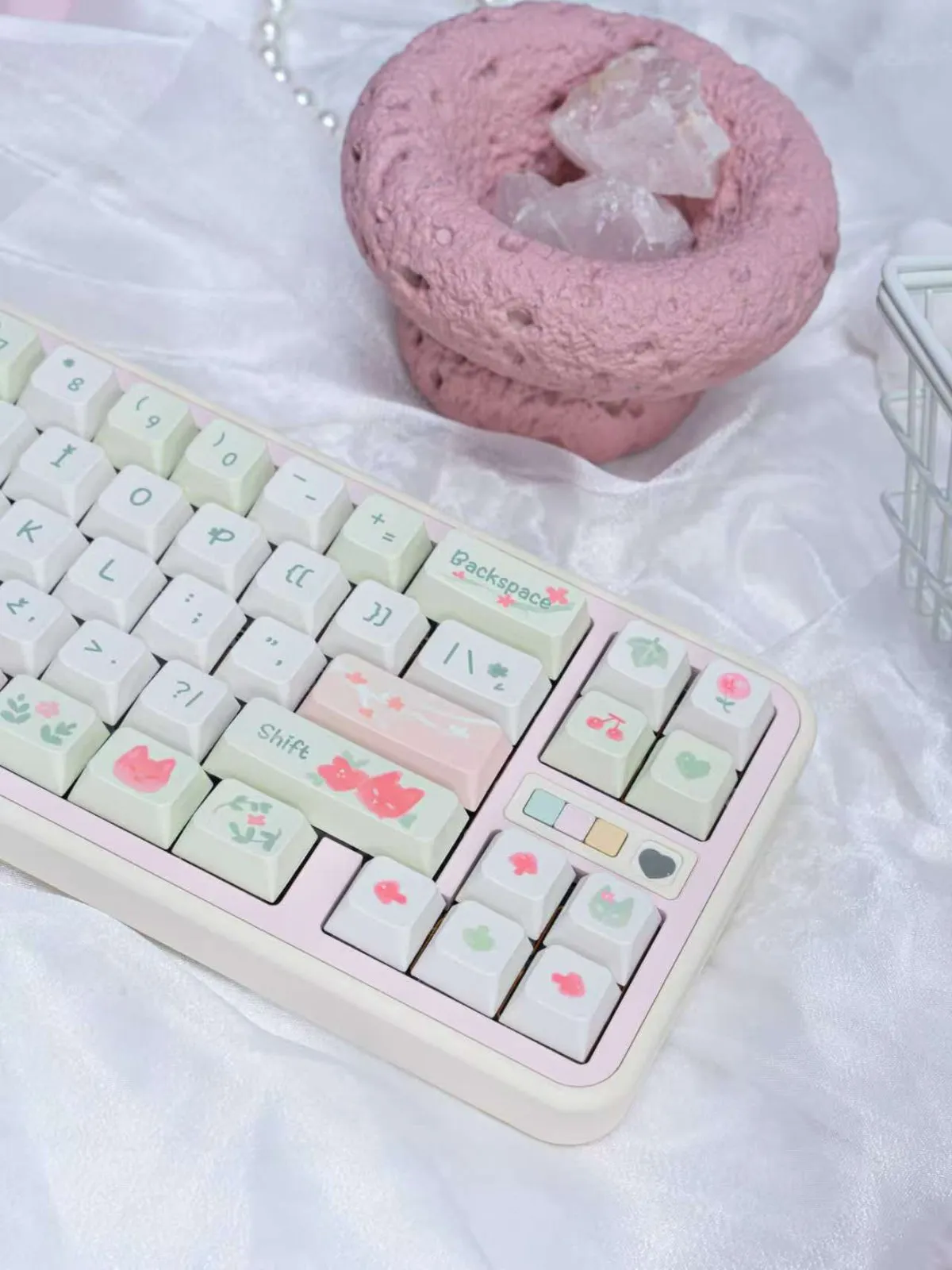 floral-themed-cherry-keycap-set-right