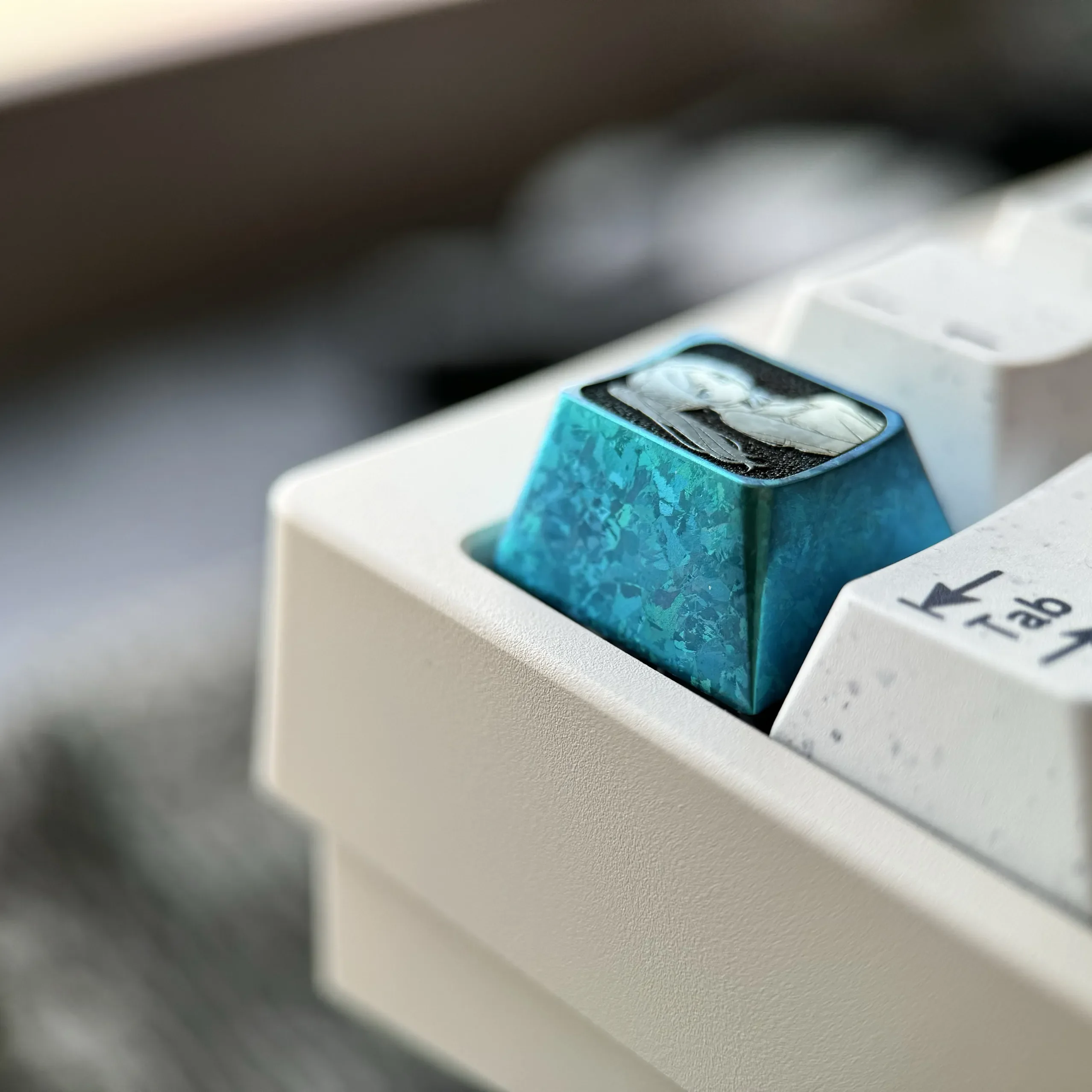 The Frieren titanium keycap showcases premium titanium alloy. It features an ethereal ice crystal blue finish and a shimmering, Frieren-inspired setup.