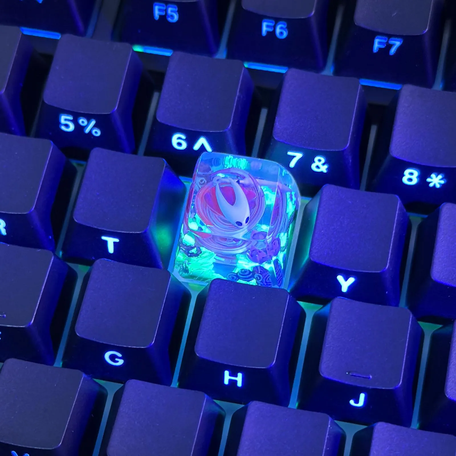 hollowknight-silksong-stylish-hornet-transparent-keycap-upfront