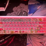 This Kirby keycap set is showcased in its entirety on your workspace. Will highlighting a variety of iconic character designs and bringing a unique and playful personalization experience to your mechanical keyboard.