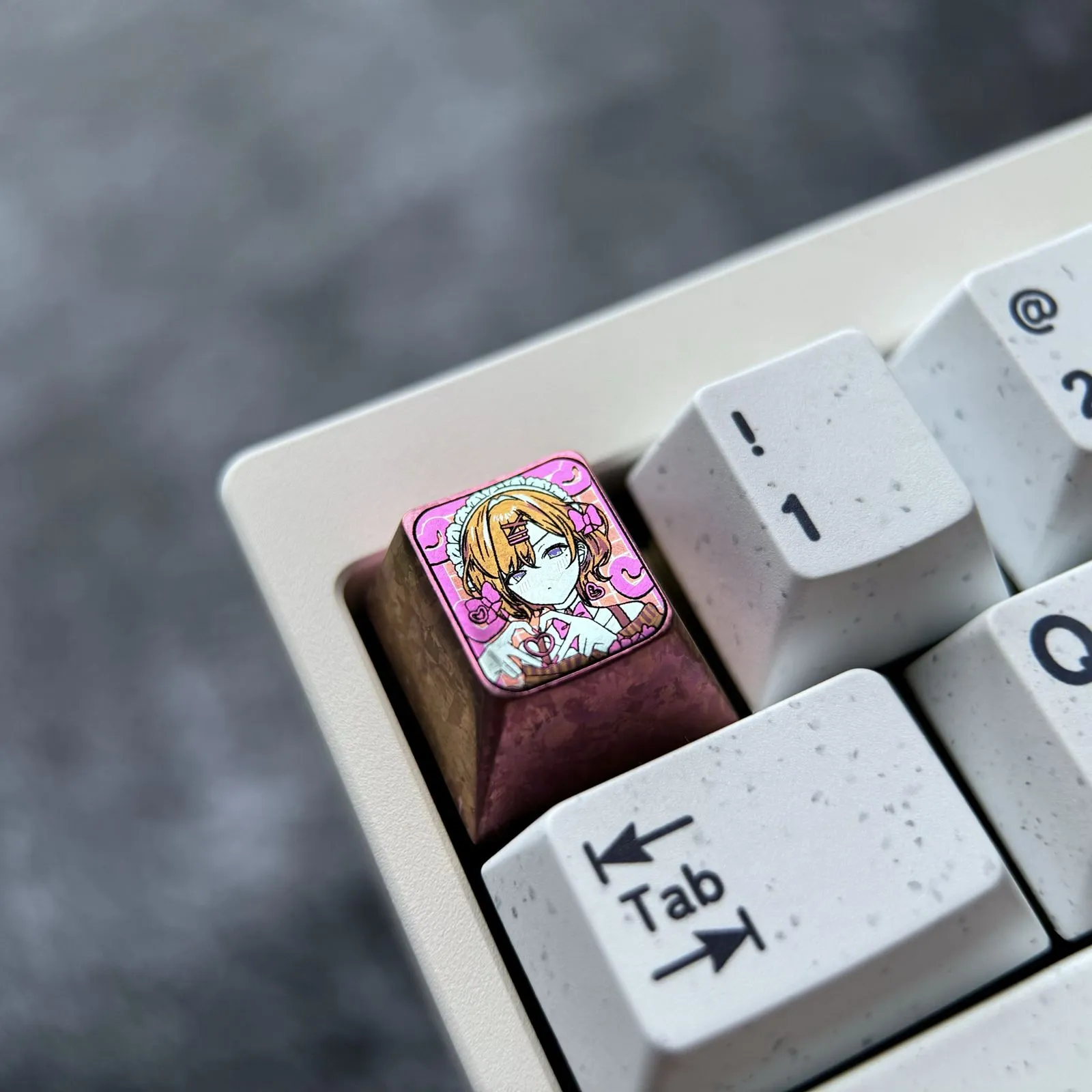 madoka-higuchi-heart-sign-keycaps-side