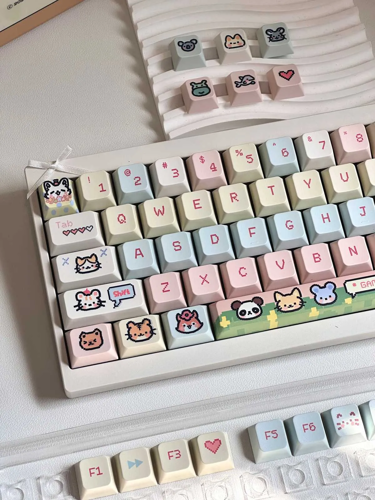 pixel-paradise-series-keycap-set-front