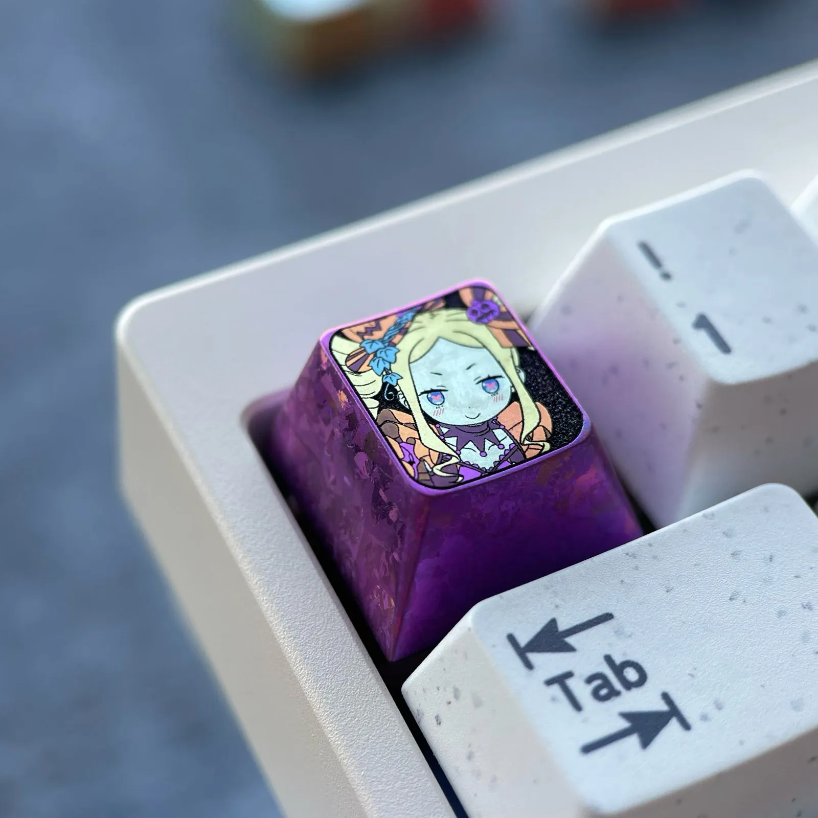 re-zero-beatrice-halloween-themed-keycap-side