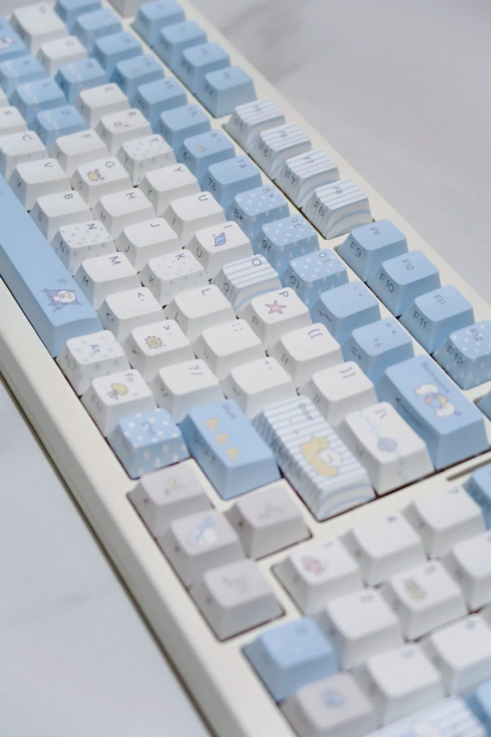 sea-salt-seal-cherry-keycap-set-side