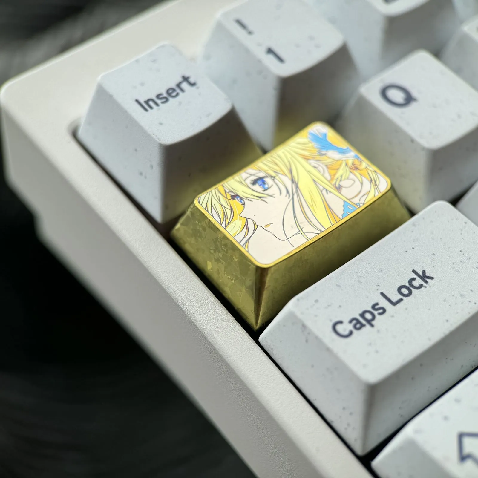 violet-evergarden-violet-tab-key-keycap-side