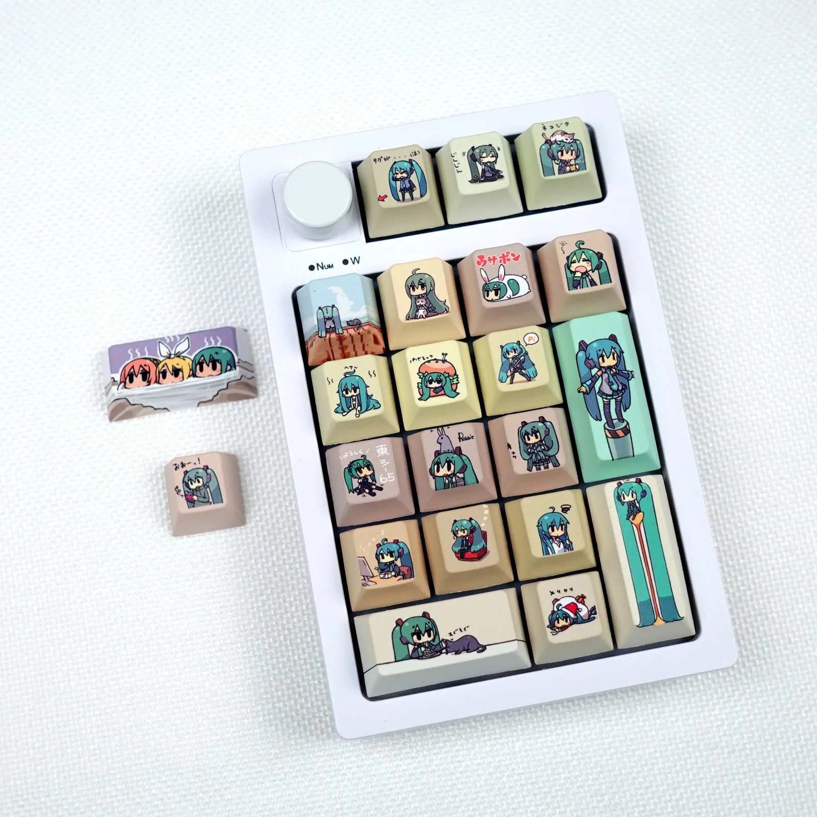 vocaloid-hatsune-miku-cherry-supplement-keycapset-cover
