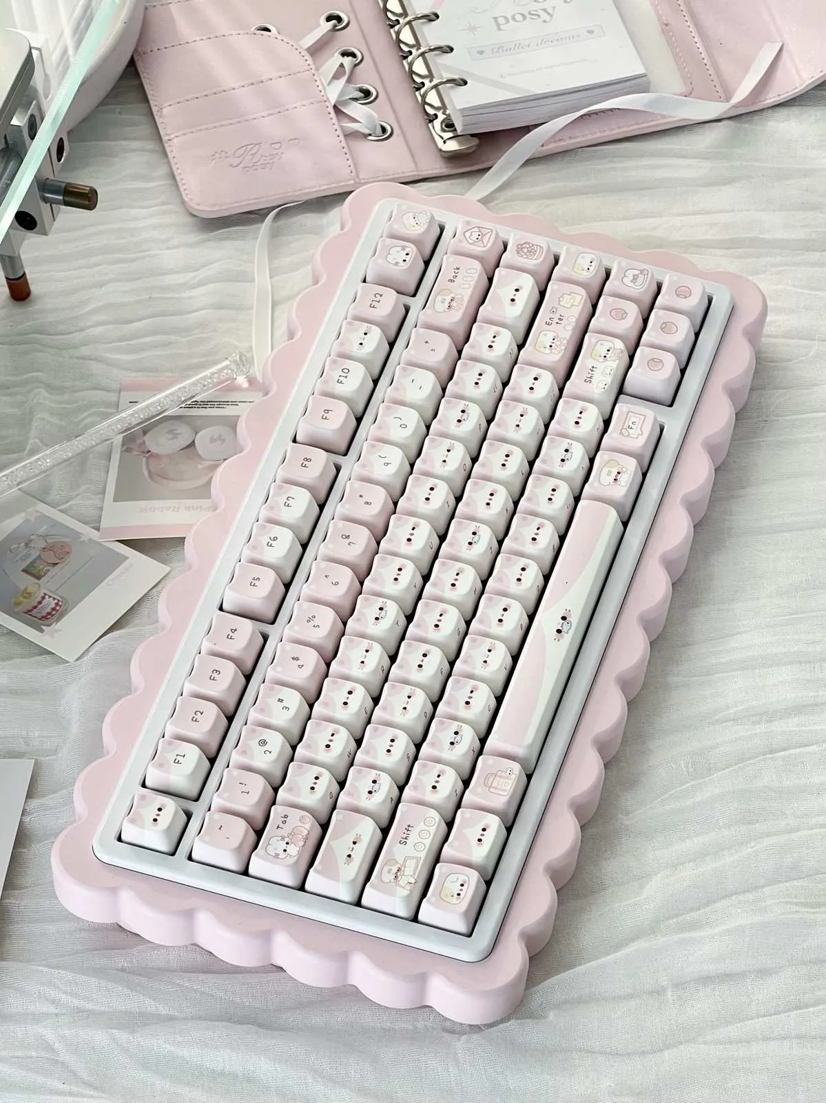 adorable-cat-themed-mao-keycap-set-side