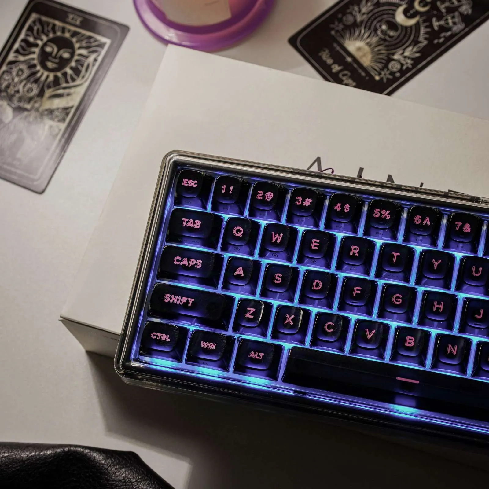 black-mirror-base68-trimode-mechanical-keyboard-left2