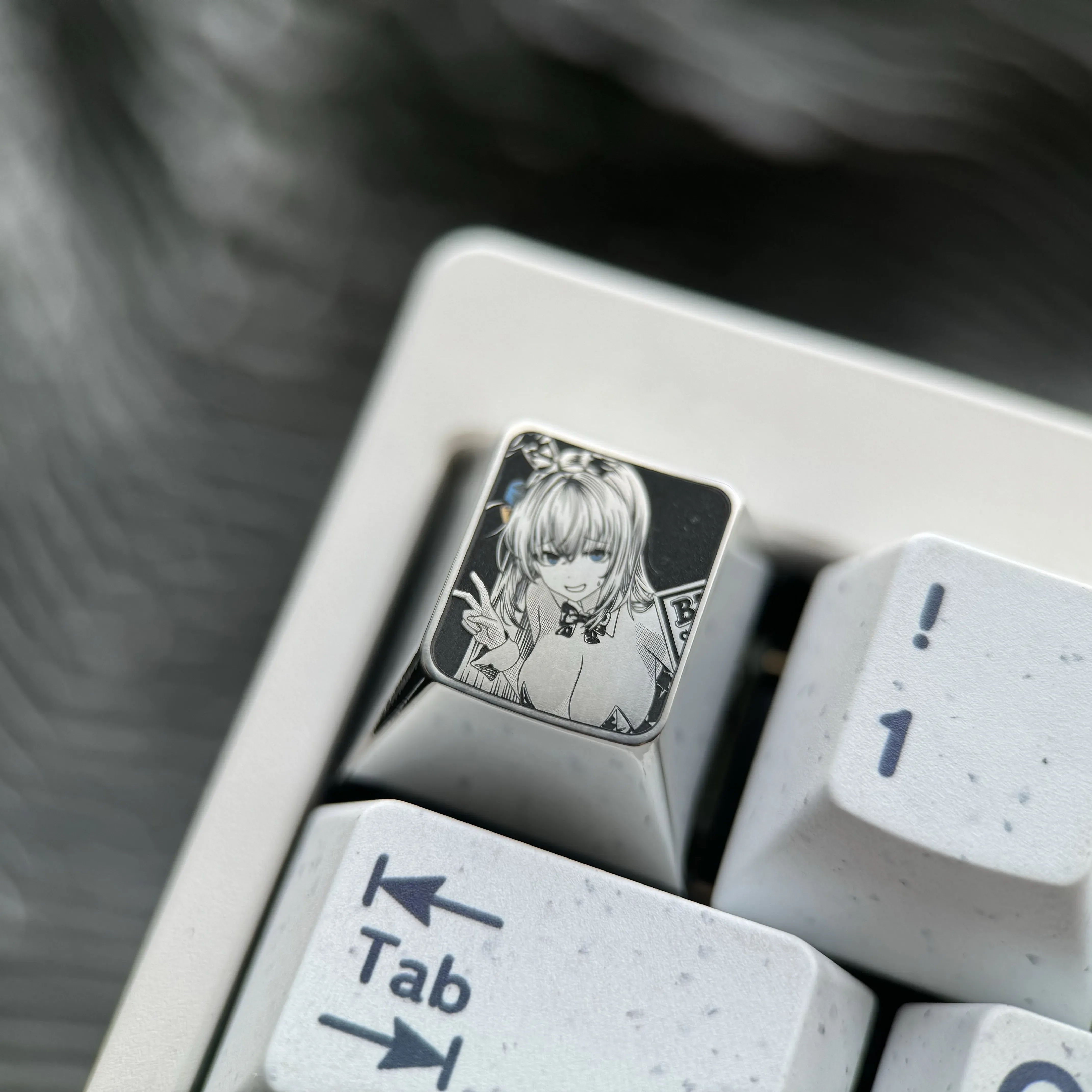 Bocchi the Rock!: Hitori Gotoh Titanium Keycap with intricate pointillism anime art. Polished silver finish highlights the premium Bocchi Keycap.