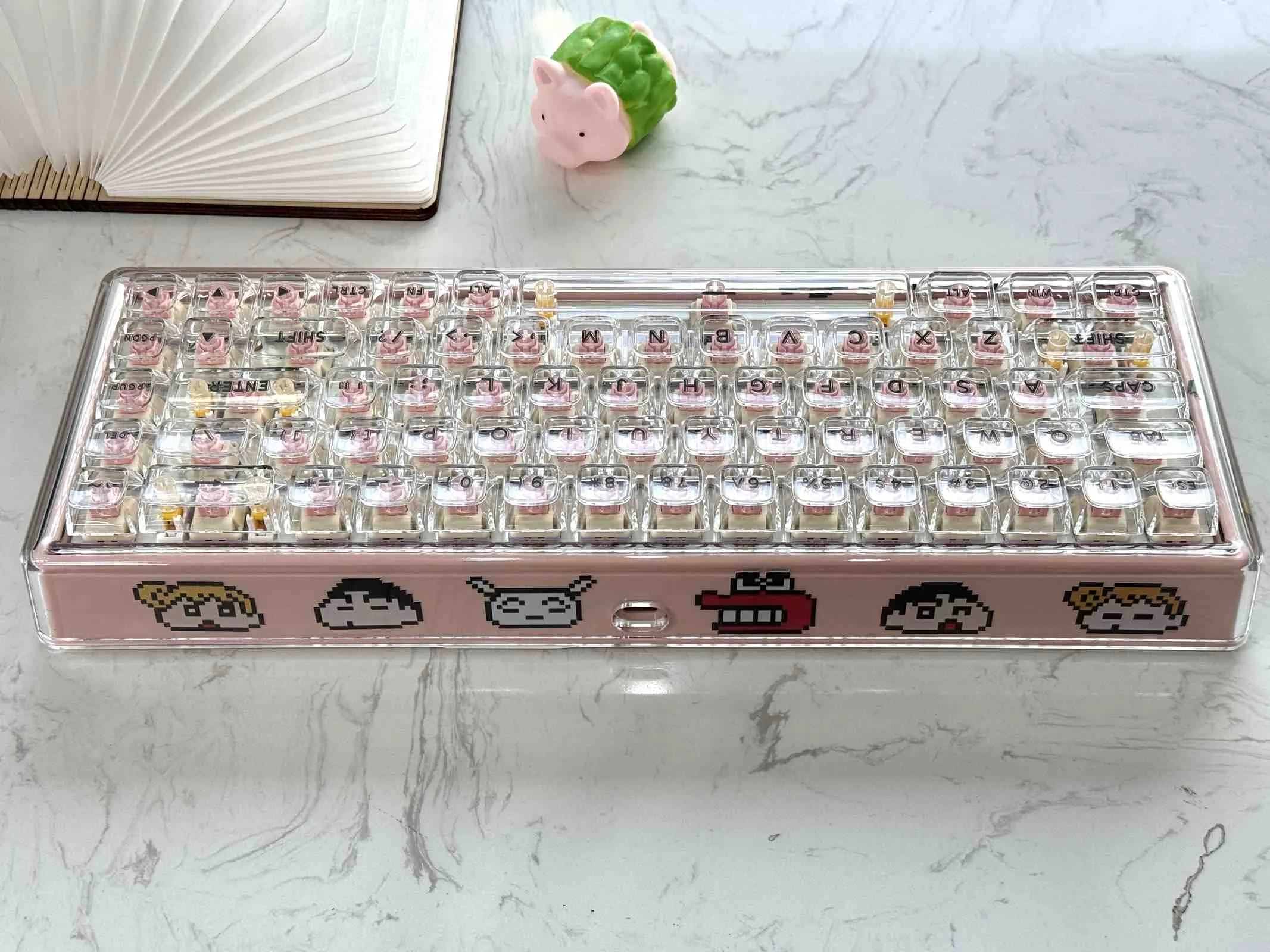 crayonshinchan-characters-base68-trimode-mechanical-keyboard-front