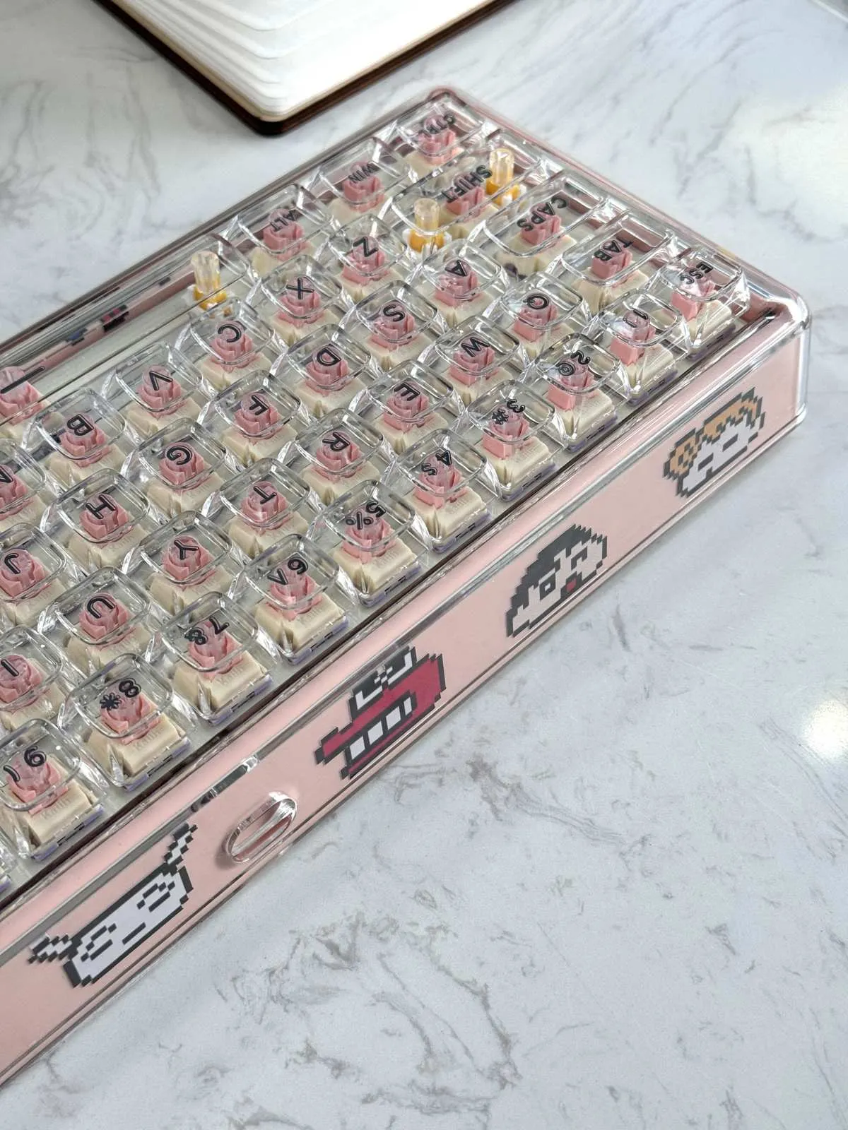 crayonshinchan-characters-base68-trimode-mechanical-keyboard-side