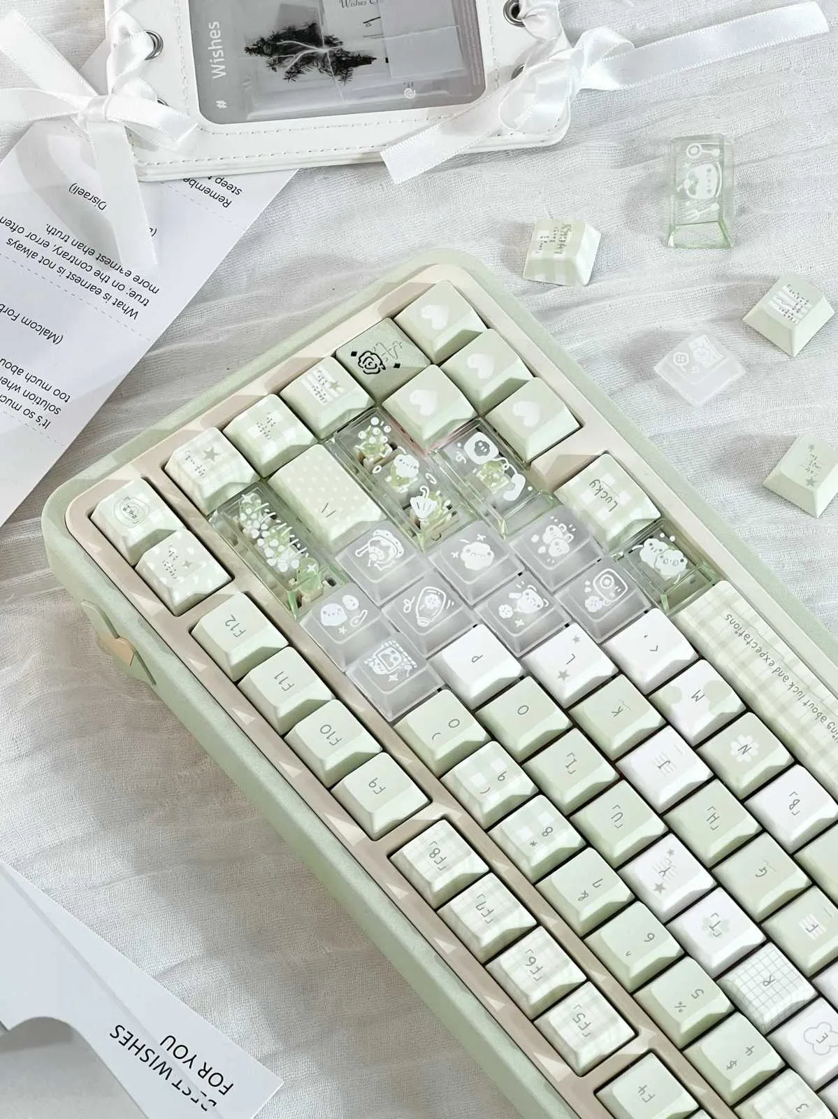 forest-language-cherry-keycap-set-left