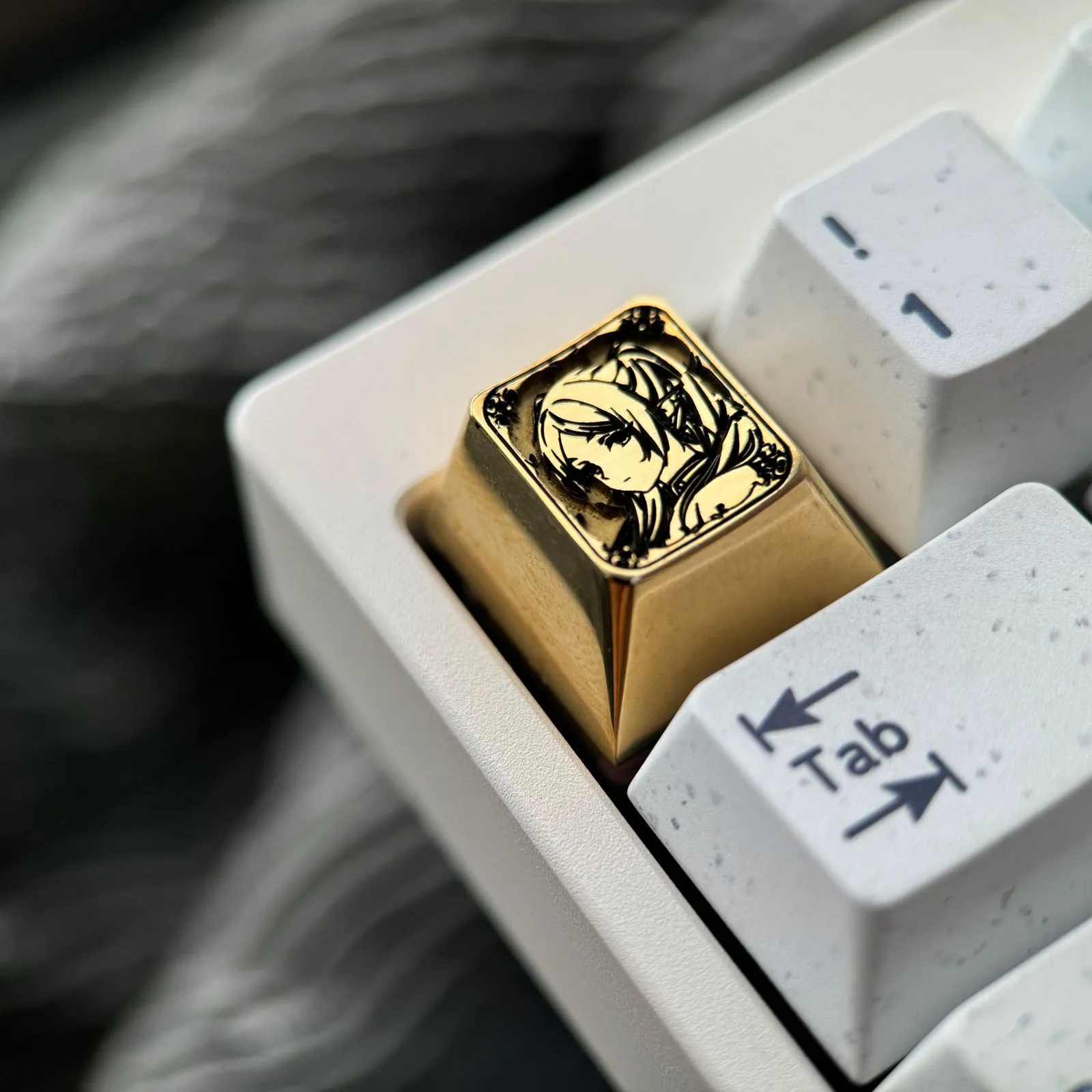 frieren-beyond-journeysend-characters-series-keycaps-side