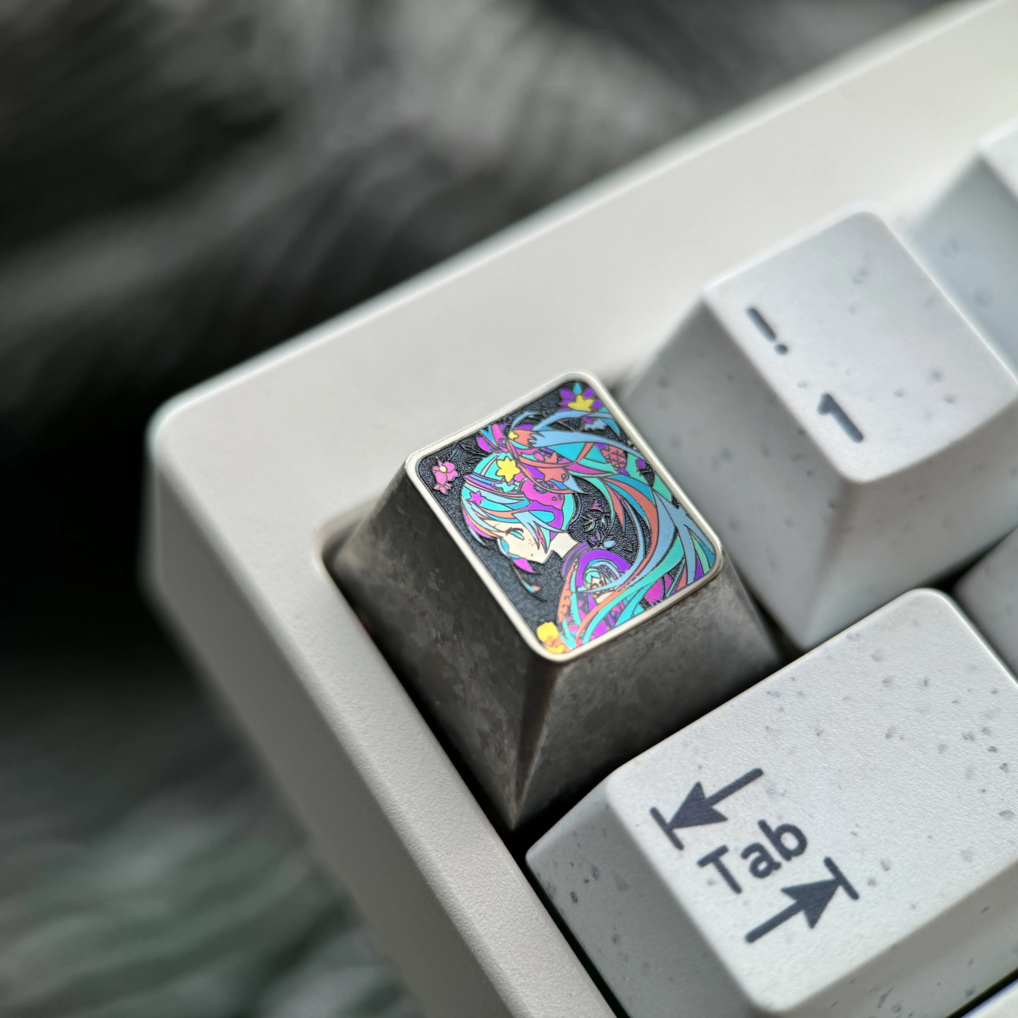 Elegant Hatsune Miku titanium ESC keycap, sparkling with an exclusive ice crystal silver finish for mechanical keyboards.