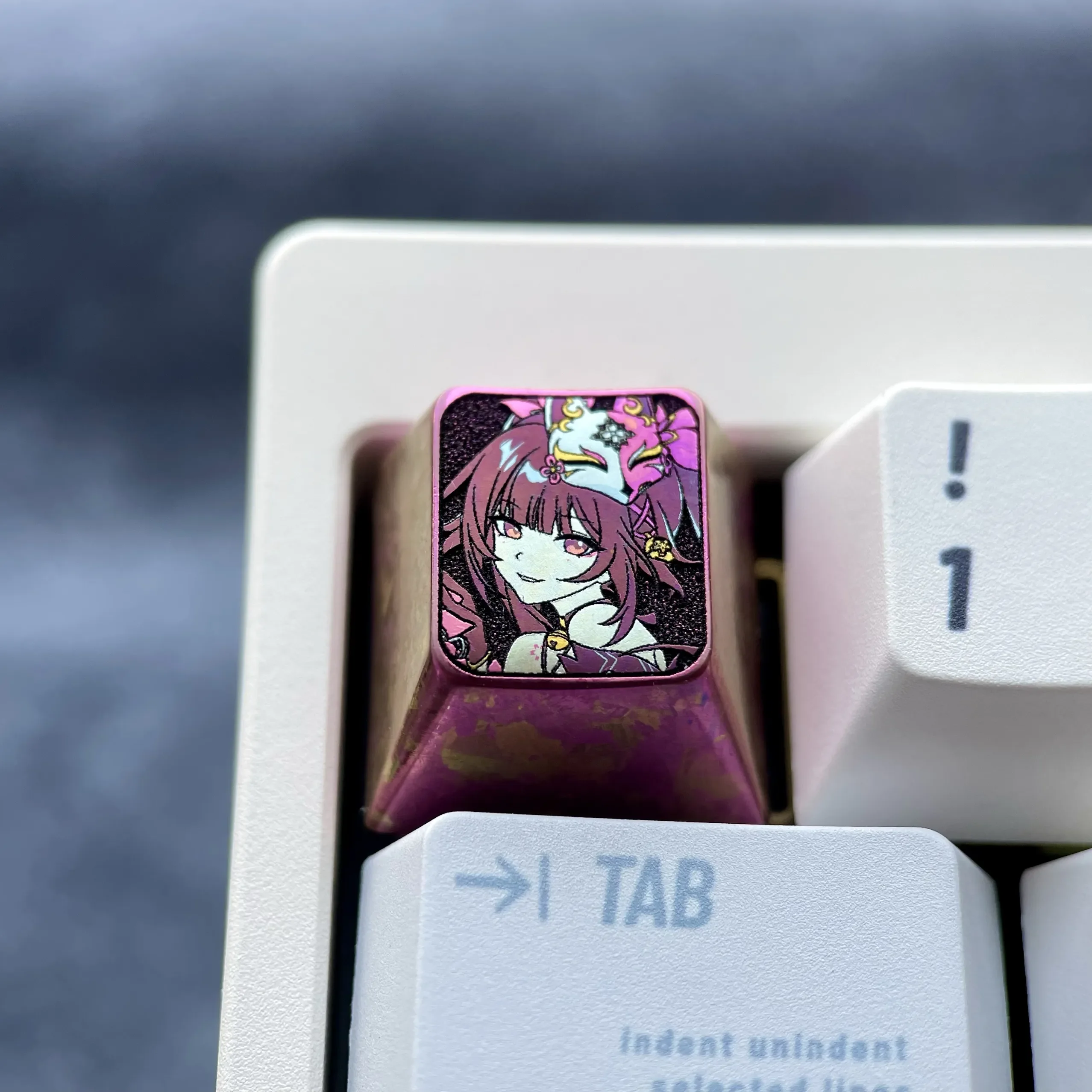Honkai: Star Rail: Sparkle Smiling Keycaps, anodized with explosive, lustrous colors. This artisan metal keycap embodies handcrafted durability.