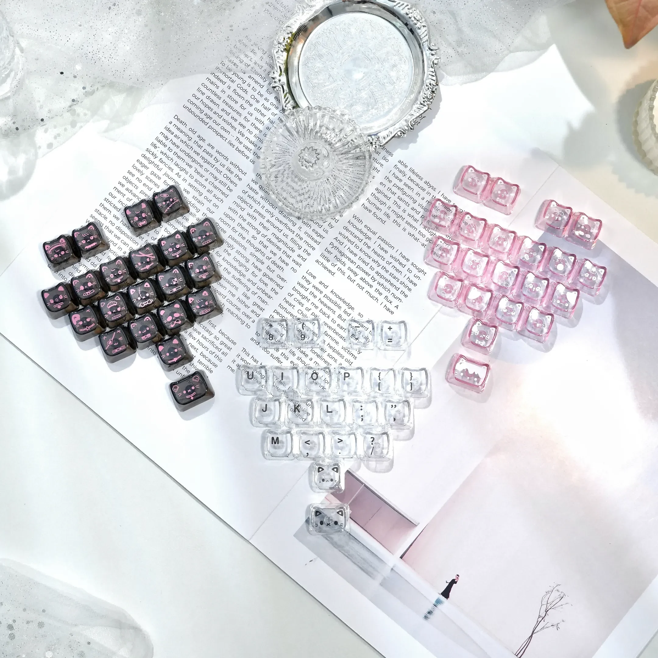 Playful pink transparent heart keycap set featuring adorable MAO cat designs, showcasing the unique 21-key set for a whimsical custom PC desktop.