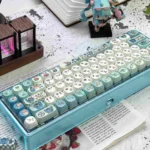 vocaloid-hatsunemiku-base68-trimode-mechanical-keyboard-side