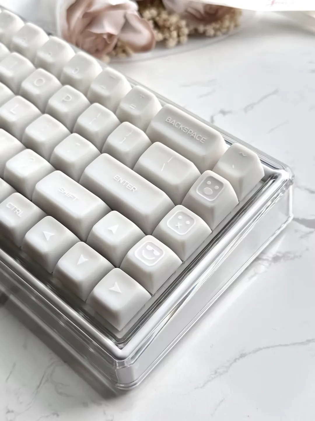 white-base68-minimal-trimode-mechanical-keyboard-right