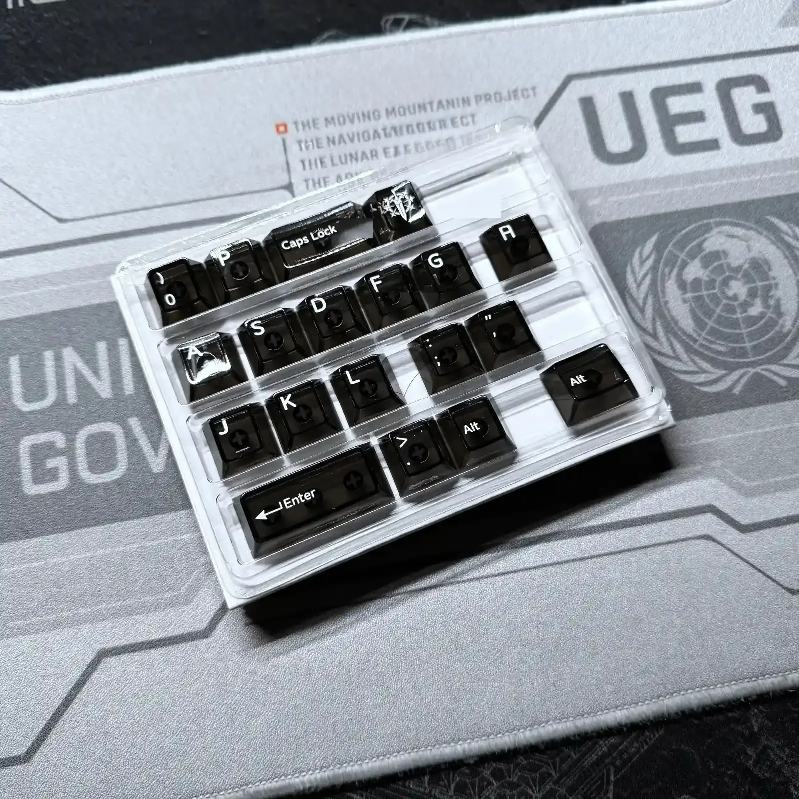 Luminous transparent Cross Sword Supplement Keycap Set for mechanical keyboards, featuring a striking gothic fantasy design and edgy elegance.