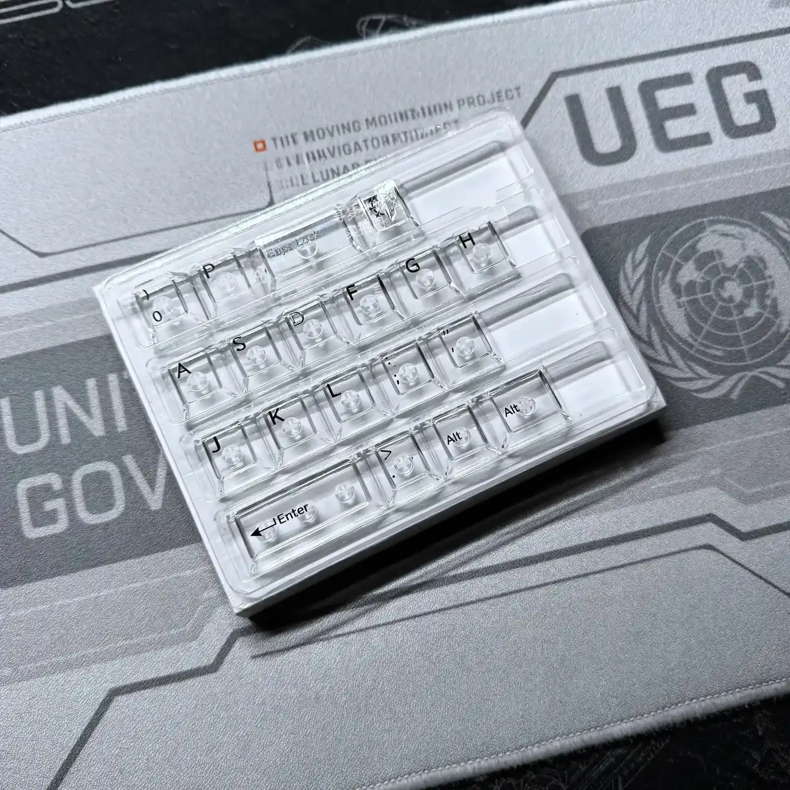 Luminous transparent Cross Sword Supplement Keycap Set, embodying edgy elegance and gothic fantasy style for mechanical keyboards.