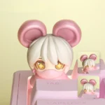 Narrative Deluxe Charm Hackclaw Mouse Keycaps An adventurous pink mouse navigates a vibrant battle landscape, exquisitely detailed.