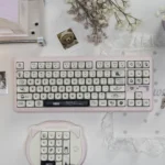 Happy Daily Life MOA Keycap Set in crisp white, showcasing durable PBT and the comforting MOA profile, embodying everyday minimalist charm.