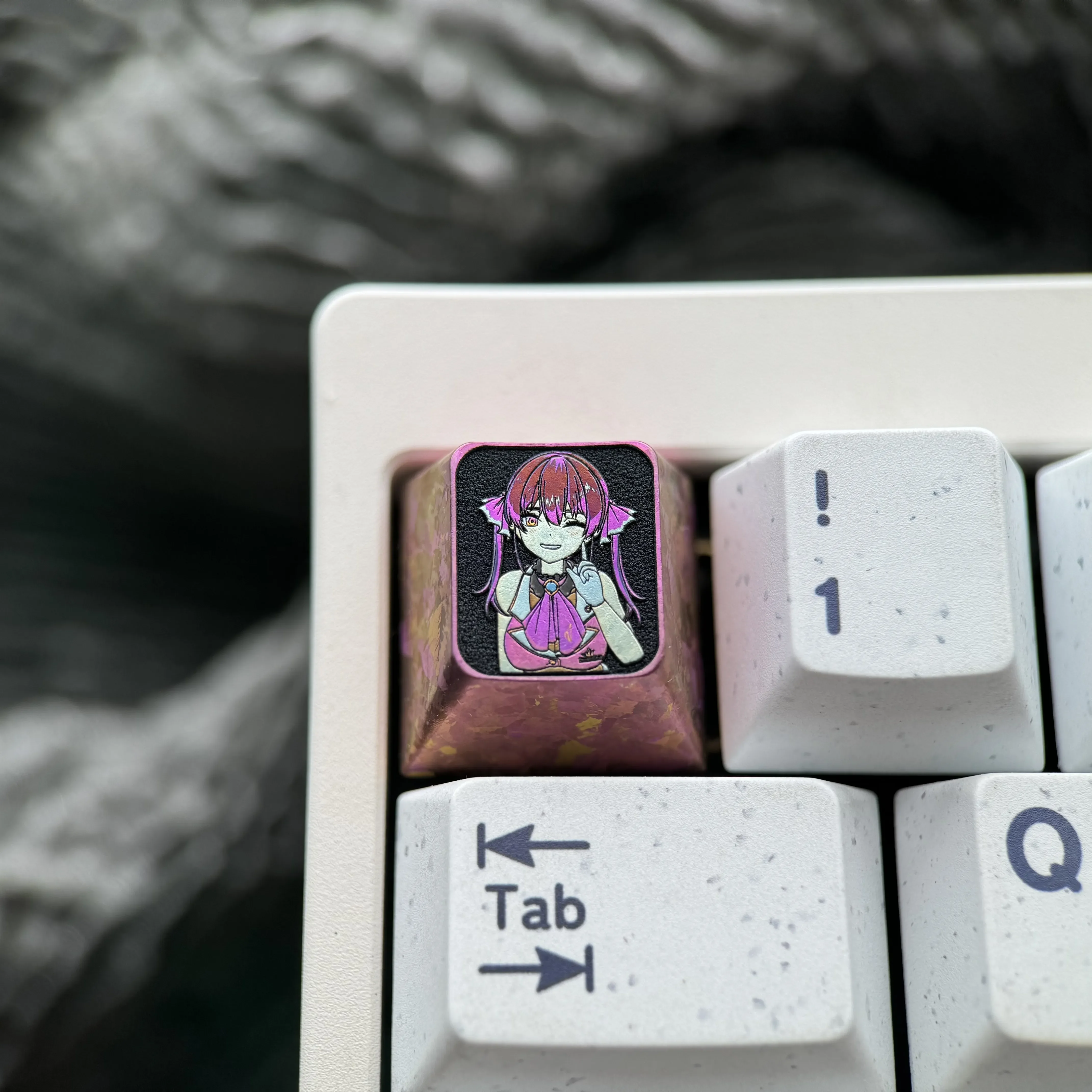 Premium titanium Houshou Marine keycap, meticulously crafted for mechanical keyboards, featuring a vibrant anime character tribute with exquisite design.