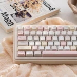 UR82 Creamy Delight Custom Gasket Keyboard Kit gallery. Features premium gasket mount, hifi soft-elastic typing, and a creamy soft pastel modern design.