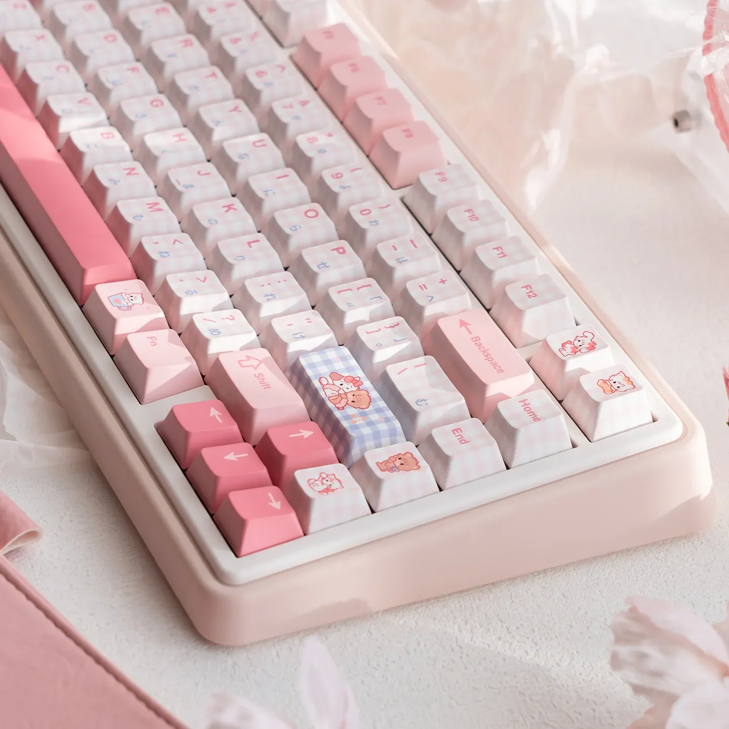 UR82 Peach Hifi Gasket Tri-Mode custom keyboard kit, in peach and cream tones, features its premium Hifi gasket mount.