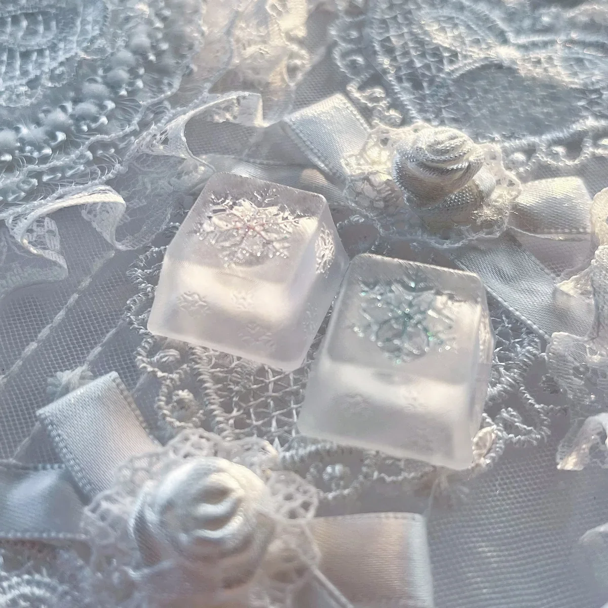 Artisan Snowflake Keycap, handcrafted with translucent resin, featuring an ethereal snowflake suspended in a dreamy, misty glow.