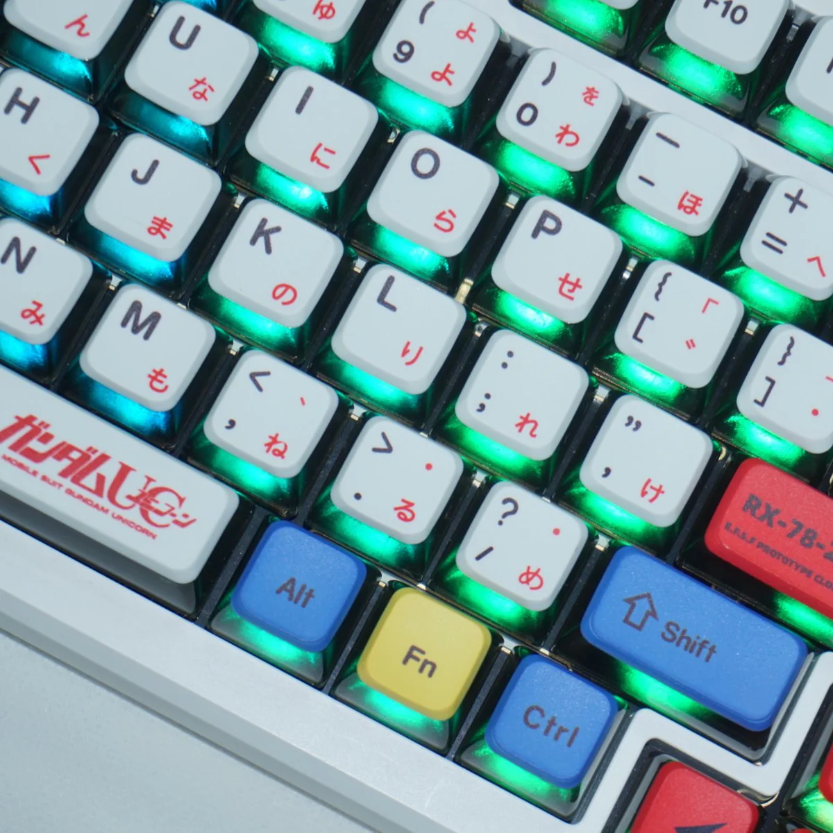 Artistic gallery of the iconic Gundam Mecha translucent keycap set, showcasing its Japanese aesthetics, dynamic sci-fi design, and clear panels.