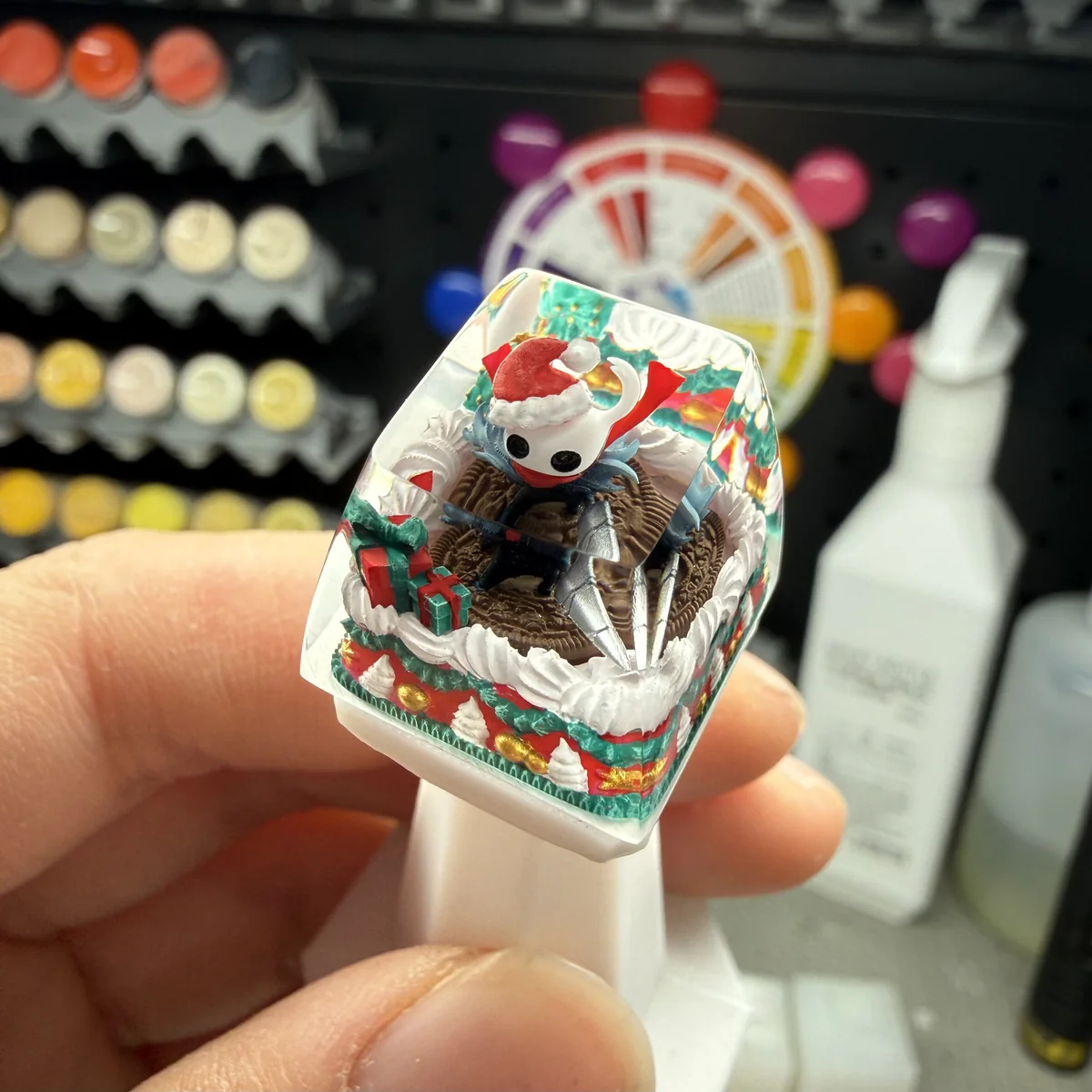 Hand-painted Hollow Knight Christmas artisan keycap. Intricate dark fantasy details with a festive translucent glow, a unique custom keyboard piece.