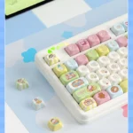 Playful Shin-chan MOA profile keycap set featuring a vibrant Crayon Shin-chan character, showcasing crisp dye-sub PBT for durability.