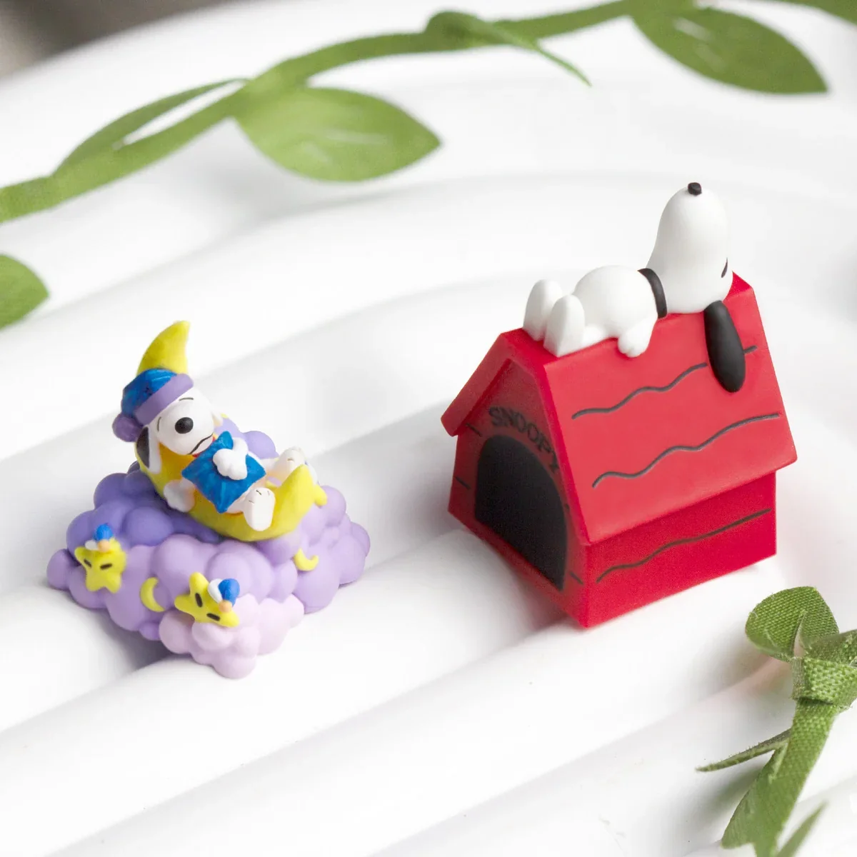 Gallery of handcrafted Snoopy resin ESC keycaps, featuring vibrant, detailed views of the iconic character from multiple playful angles. Charming desk setup.