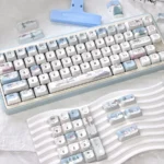 Whimsical Little Snowman mechanical keycaps, a 147-key set featuring playful blue and white winter wonderland designs with charming snowmen.