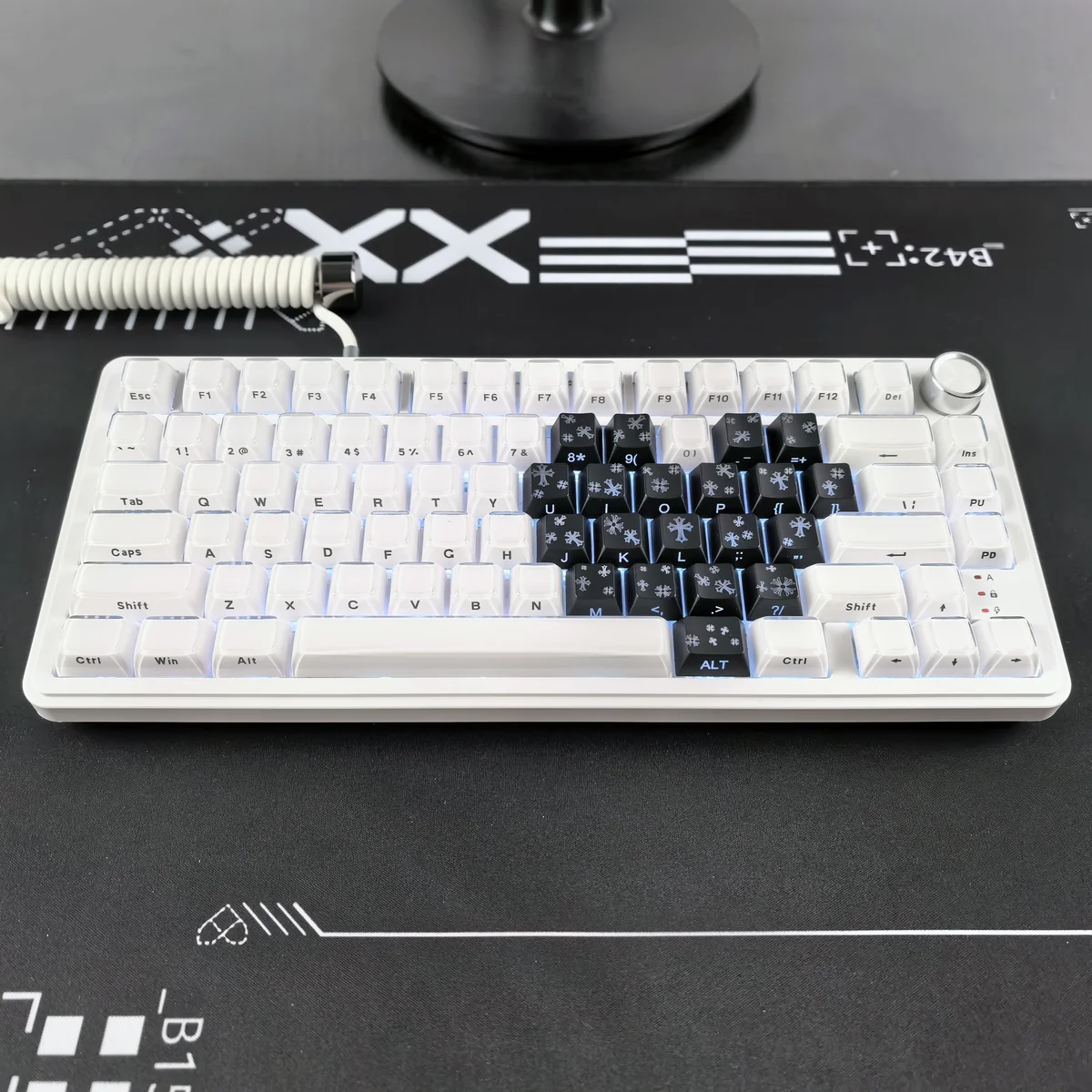 Premium Gothic Heart PBT Backlit Side-Engraved Keycaps Set displaying an edgy gothic heart motif with illuminated side engravings, exuding dark elegance.