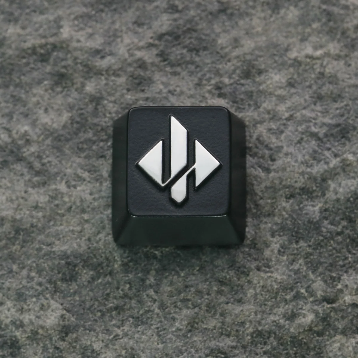Delta Force: HAVOC Group Logo Keycap, featuring a rugged military insignia and a stunning metallic luster. This high-quality keycap.