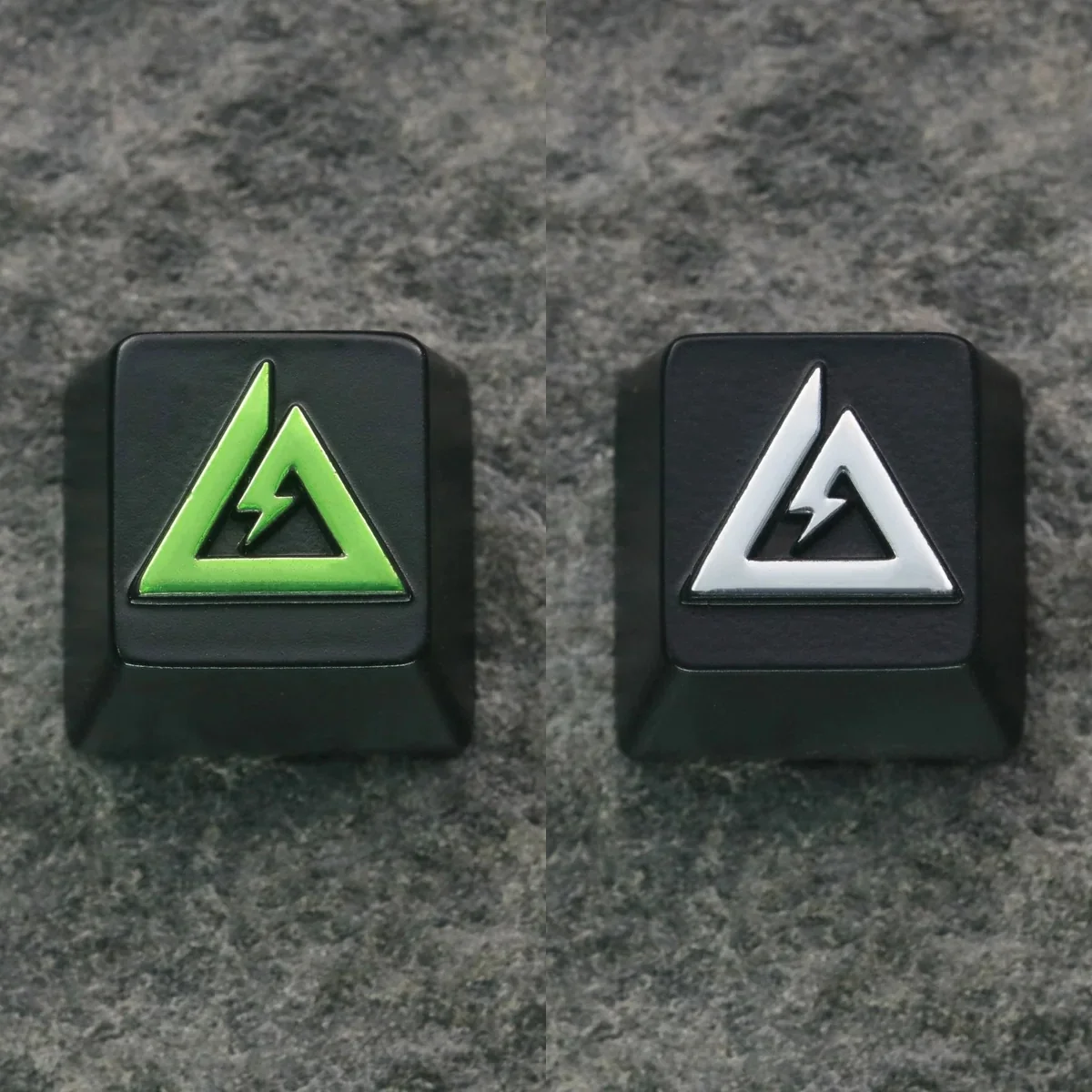 Premium Delta Force Logo keycap, crafted from durable zinc-aluminum alloy, featuring an iconic tactical design with a polished metallic finish.