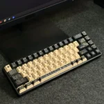 Durable PBT dye-sub Egyptian Pharaoh keycaps set for mechanical keyboards. Regal golden accents, hieroglyphic patterns, desert hues capture pharaonic graphic.