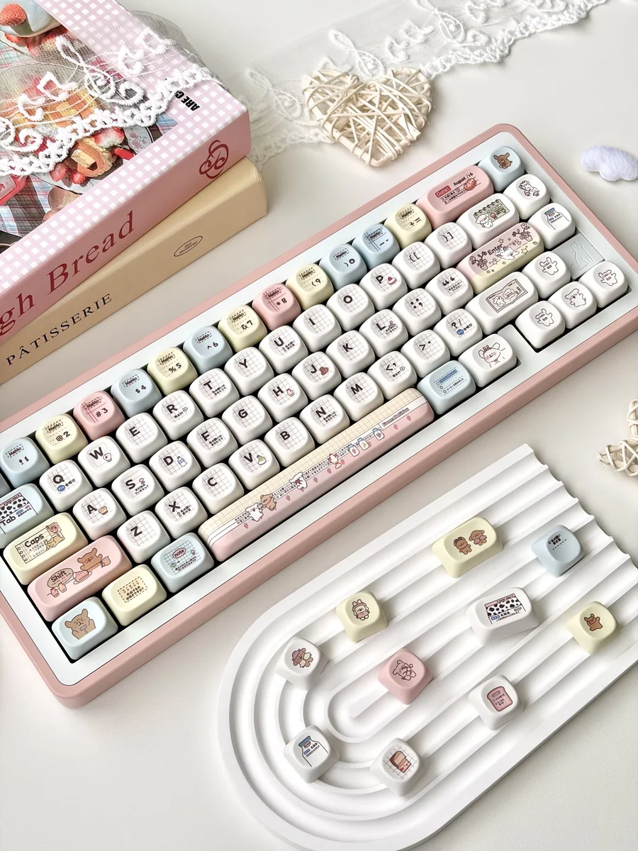 Animal Spa: Iconic Maltese Dog MOA Keycap Set, showing adorable line-art animals and sweet dessert motifs. Multiple angles highlight unique design and ergonomic comfortable setup.