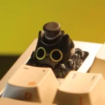 Handcrafted Lord of Mysteries Klein Moretti artisan keycap, showcasing the whimsical fusion with an elegant top hat and arcane details.