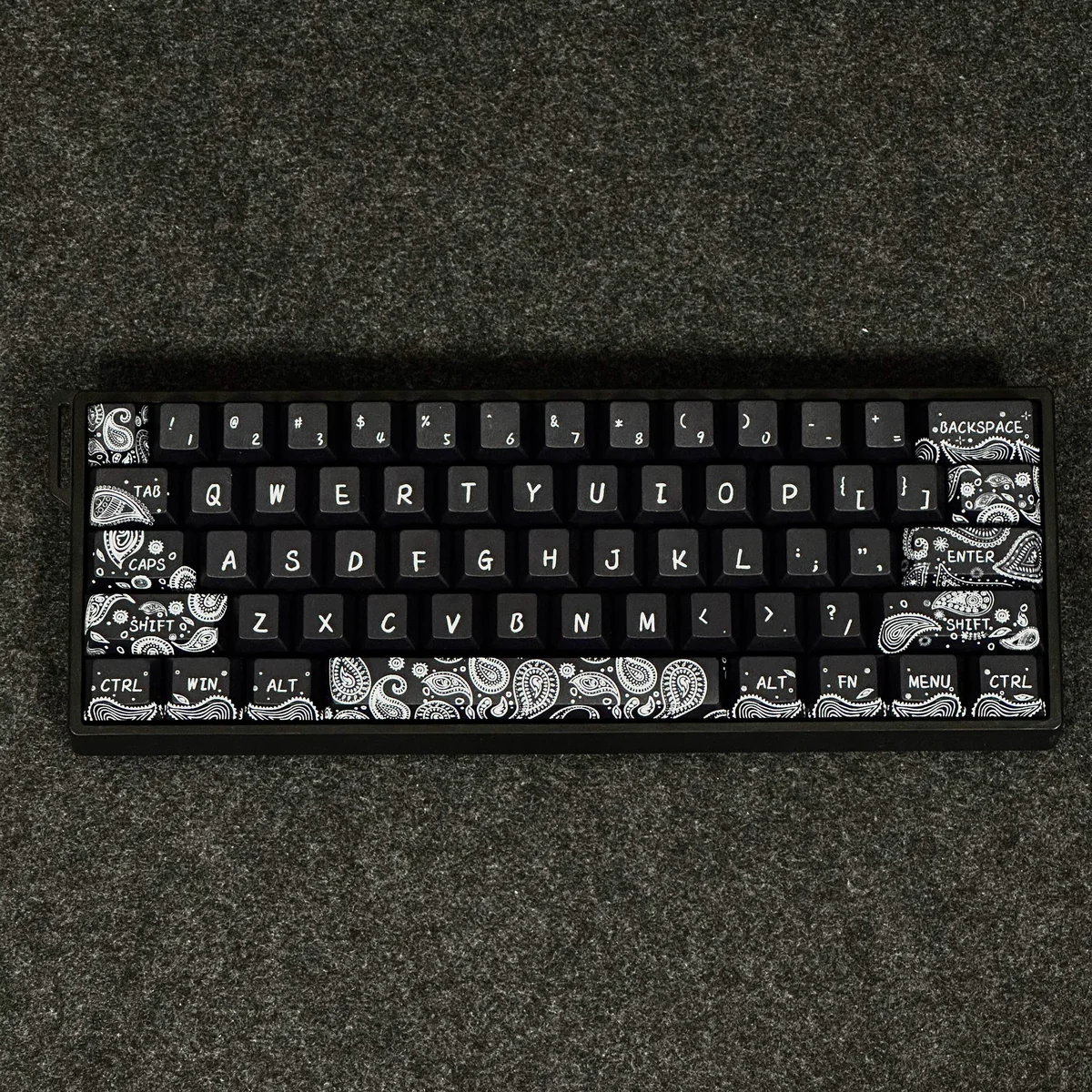 Close-up of the Artistic Paisley PBT Dye-Sub Keycap Set, showcasing intricate bohemian patterns and rich textures for a vintage desk aesthetic.