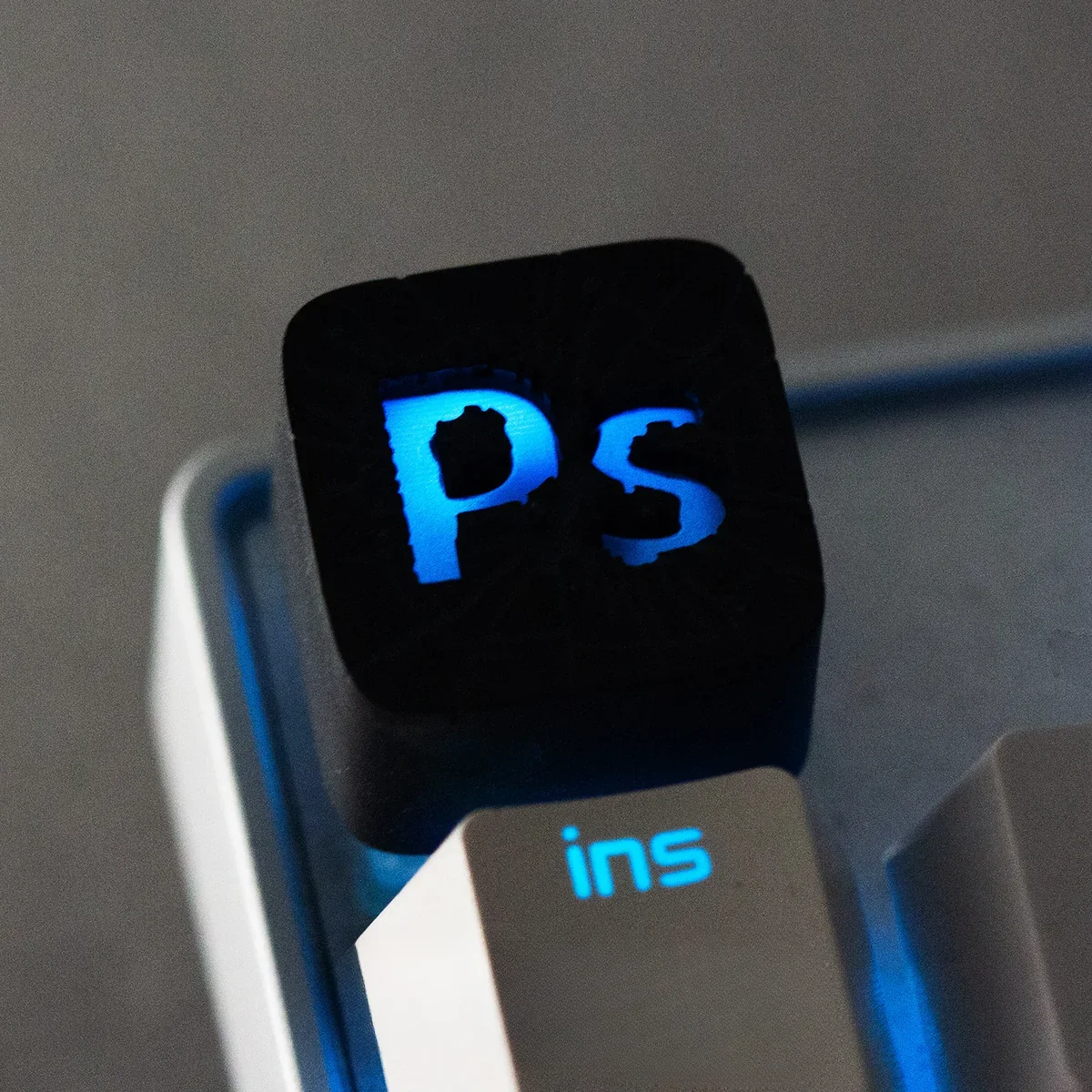 Artistic PS keycap: Retro Gaming ESC keycap with iconic PlayStation symbols in vibrant, translucent resin, ideal for backlight compatibility.