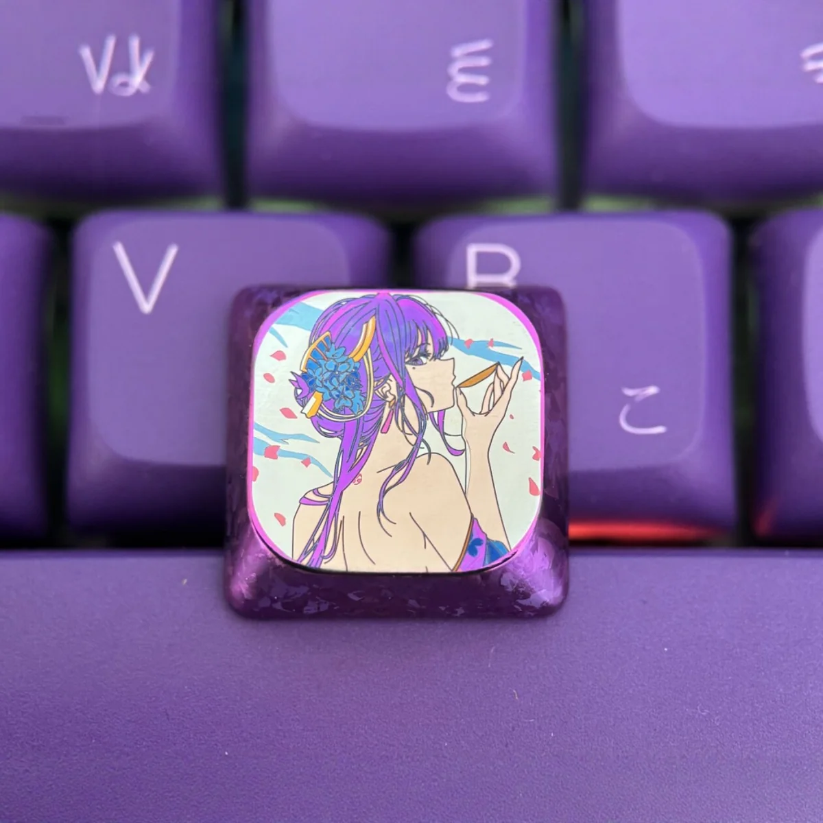 Premium Titanium Raiden Shogun low-shaft keycap with intricate metallic details, showcasing powerful elegance for a unique keyboard.